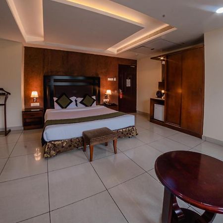 Hotel Gateway Grandeur Гувахати Екстериор снимка