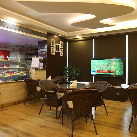 Hotel Gateway Grandeur Гувахати Екстериор снимка