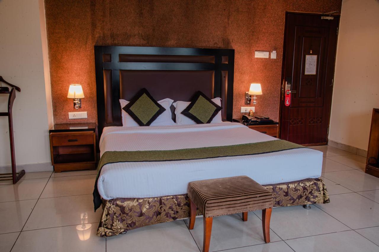 Hotel Gateway Grandeur Гувахати Екстериор снимка