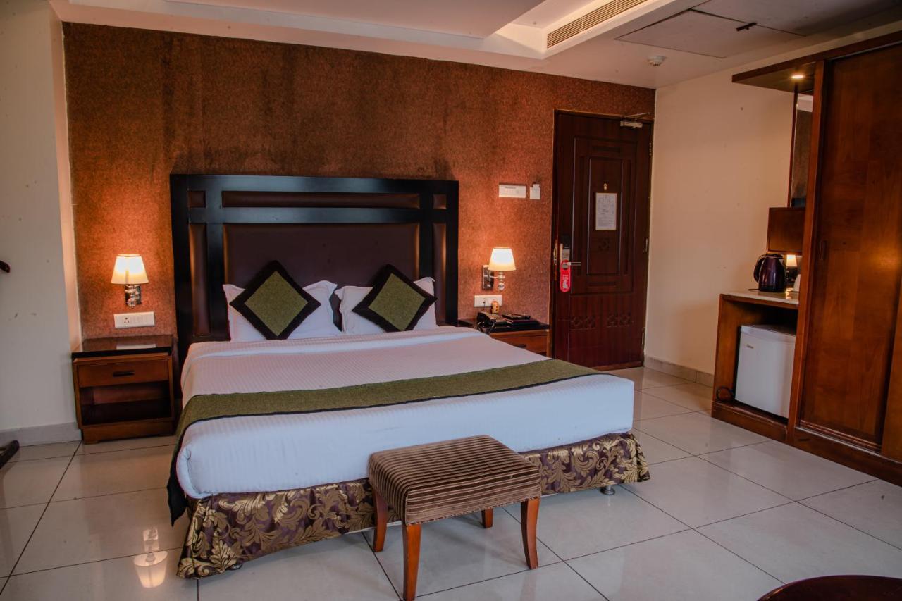 Hotel Gateway Grandeur Гувахати Екстериор снимка