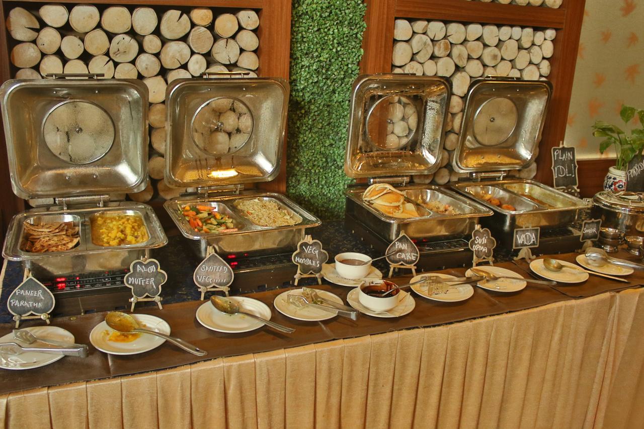 Hotel Gateway Grandeur Гувахати Екстериор снимка