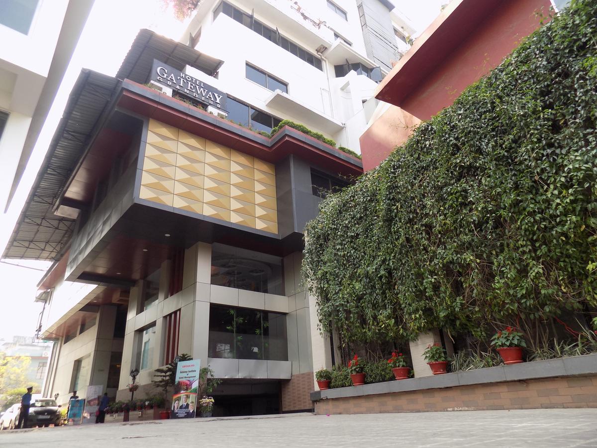 Hotel Gateway Grandeur Гувахати Екстериор снимка